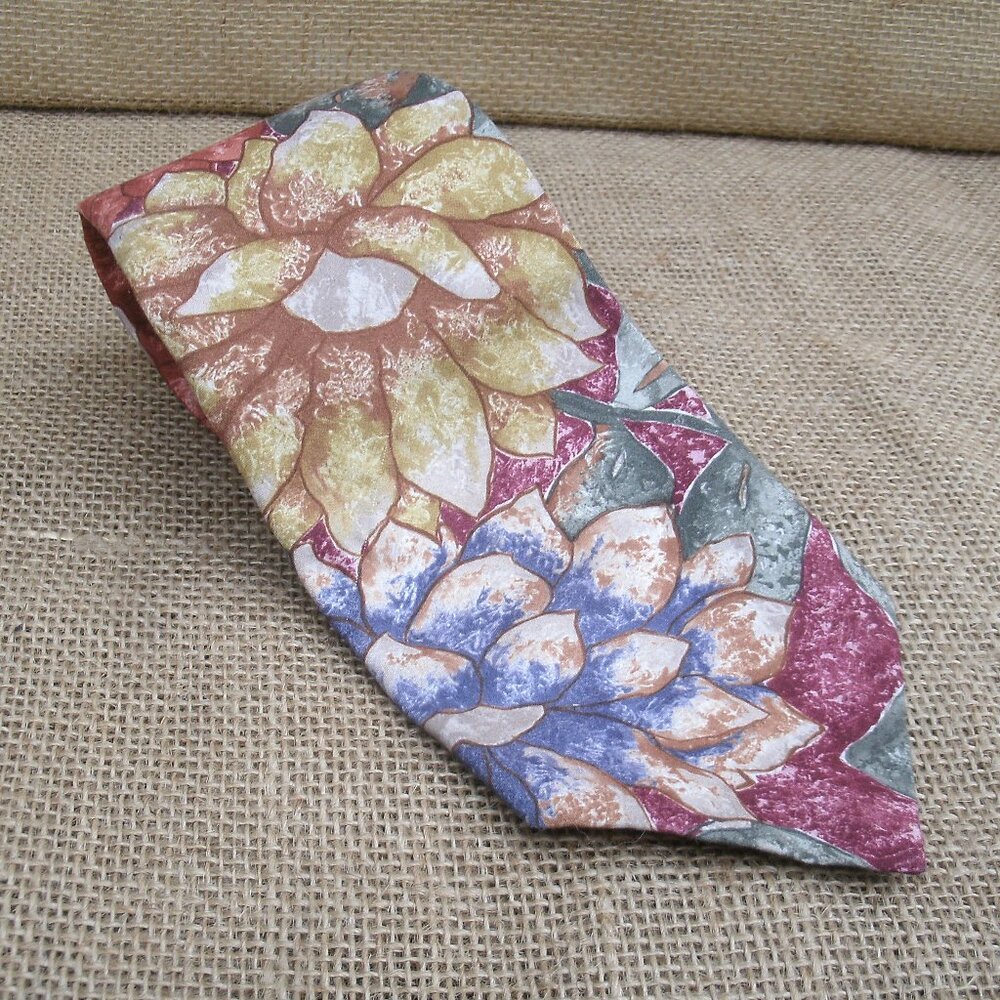 Vintage Collections by Matthew Cody Floral Pattern Tie